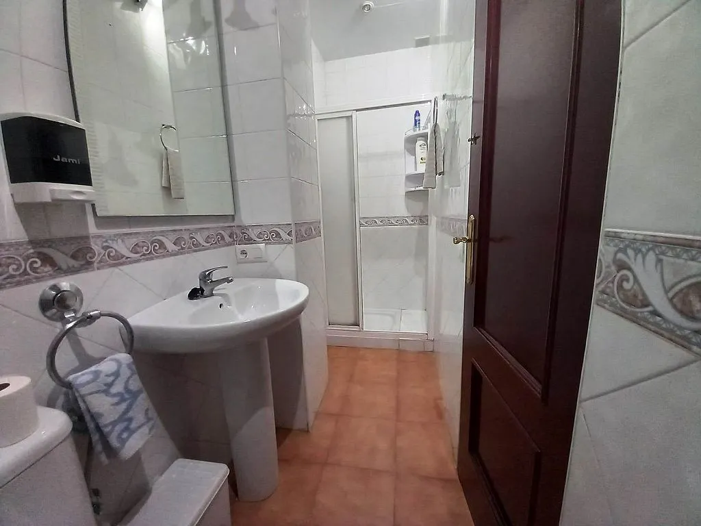 Salles de bain - Semi-detached House with Balcony in El Pedroso