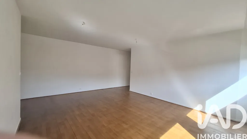 Pièces - Appartement Lumineux avec Parking à Arpajon