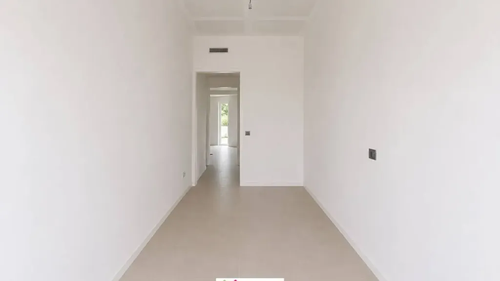 hallway_entrance