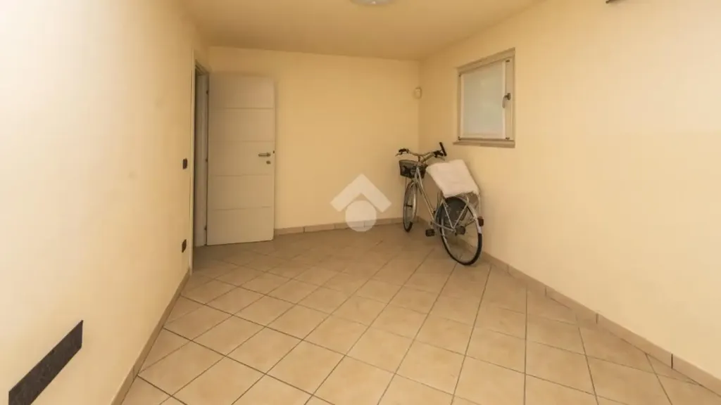 Esik - Villa with Pool near Lake Garda