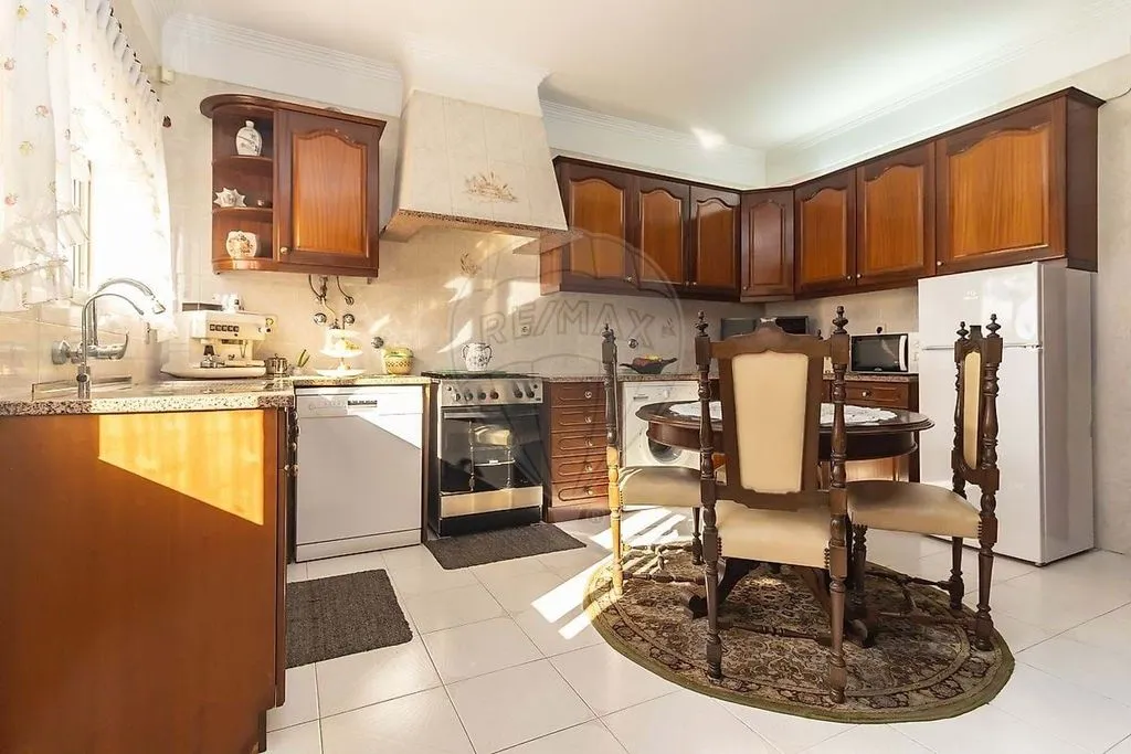 Cuisine - Luxury Villa in Seixal, Setúbal