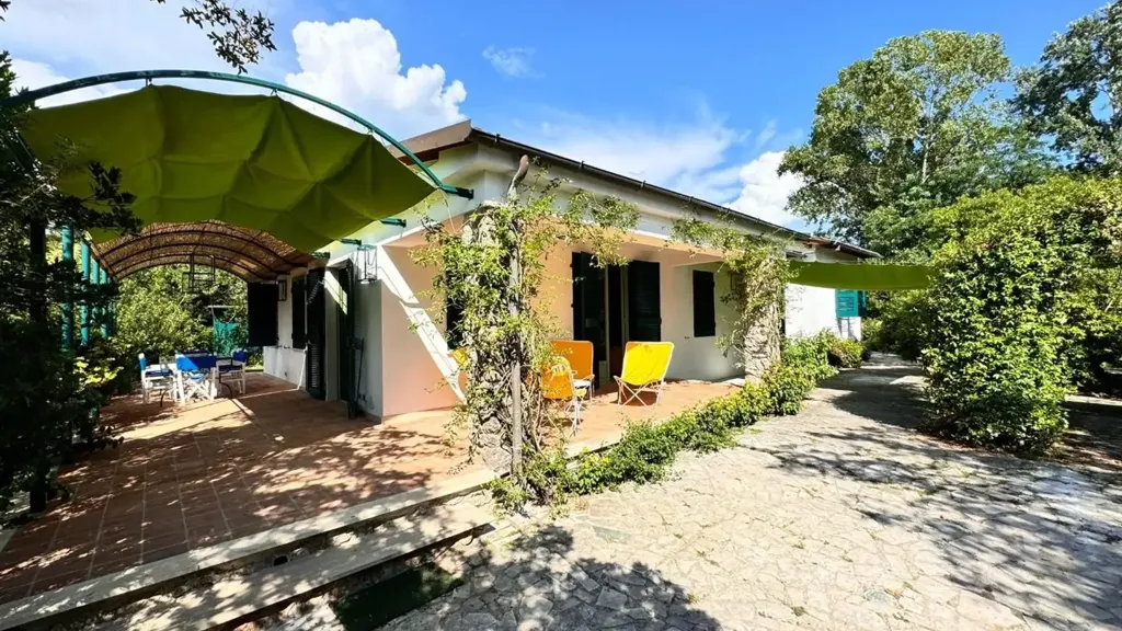 Terrasse - Villa with Garden in Poveromo, Massa