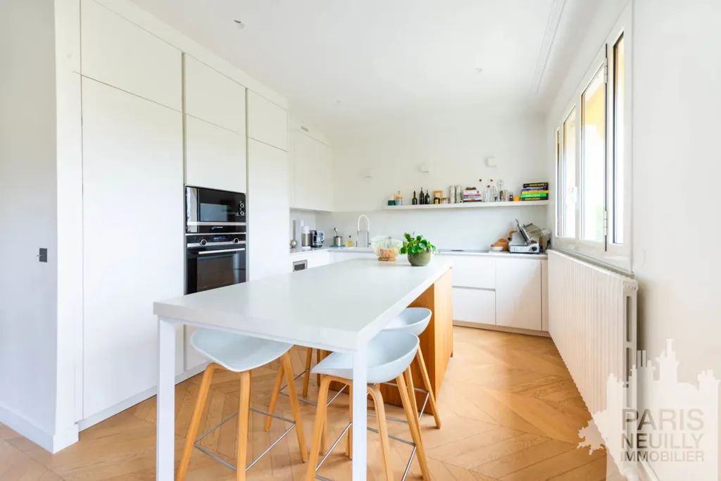 Cuisine - Appartement Luxueux avec Balcon à Neuilly-sur-Seine