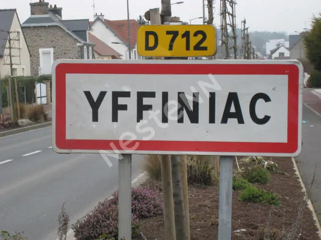 Terrain Constructible à Yffiniac, Proche du Bourg