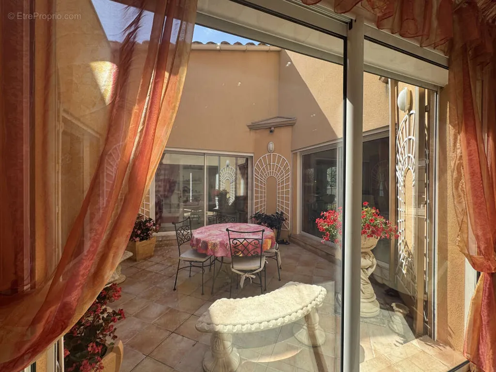 Terrasse - Villa avec Piscine dans un Secteur Calme à La Grande-Motte