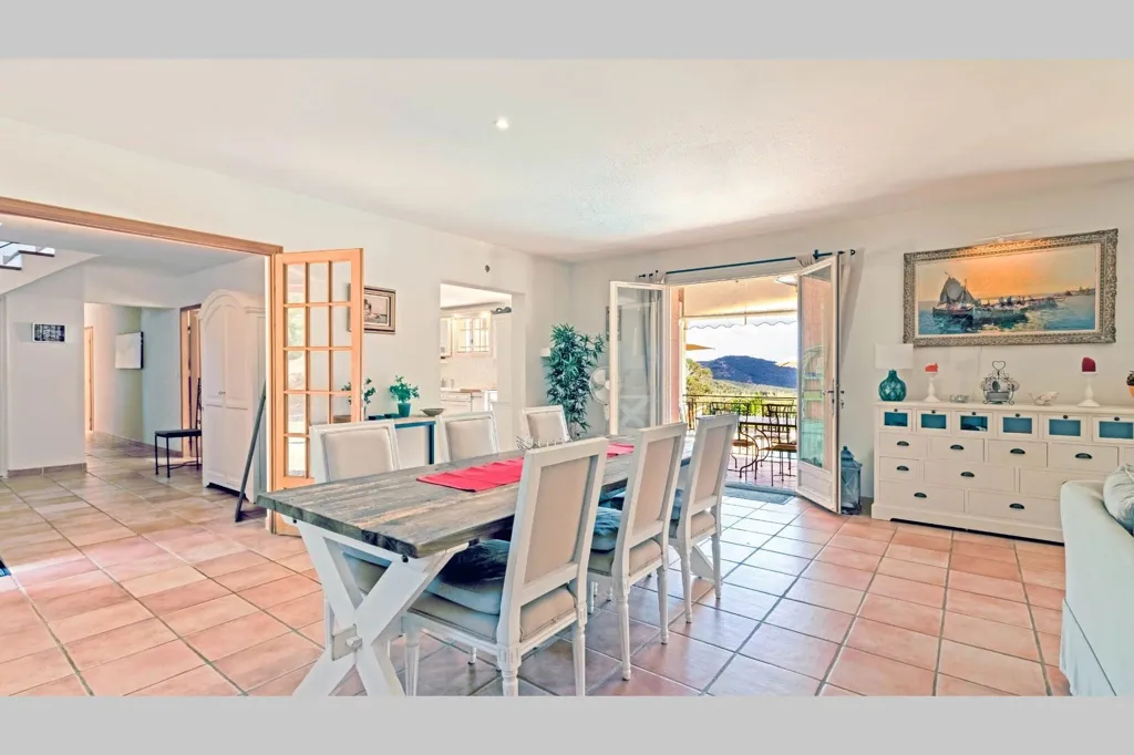 Sala da pranzo - Provençal Villa with Panoramic View near Saint-Tropez