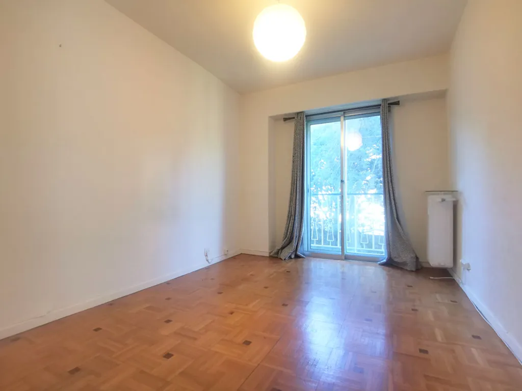 Toad - 3-Bed Apartment with Terrace in Cimiez