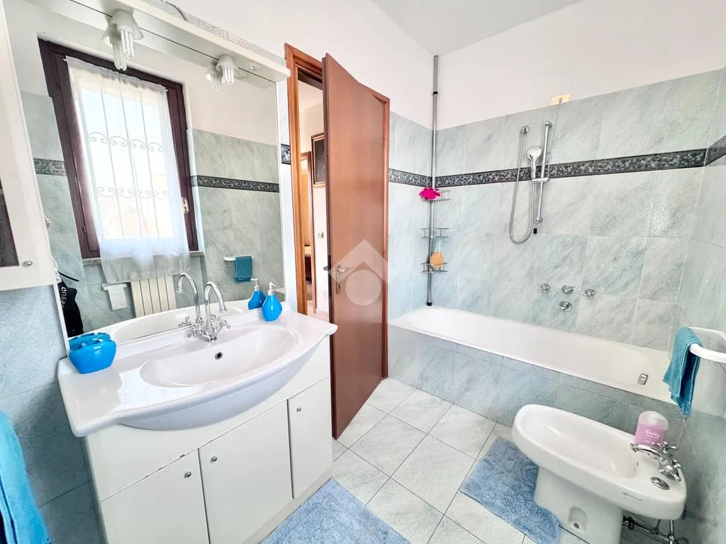 Vannitoad - Corner Semi-Detached Villa with Garden in Casarile