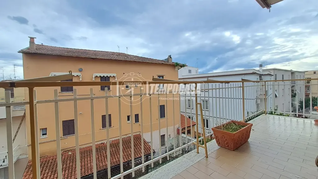 Rõdu - Quadrilocale with Triple View in Terracina