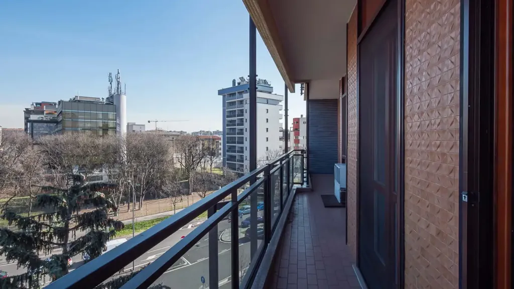 Balcon - Modern Studio with Metro Access in Milan