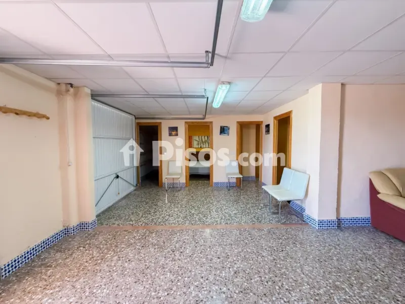 Garage - Spacious Apartment with Pool in Los Geraneos