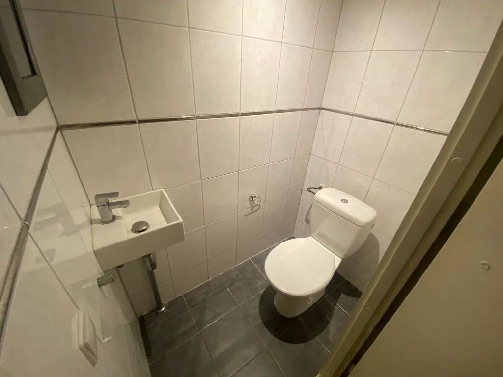 Bathrooms - Student Room in Central Groningen