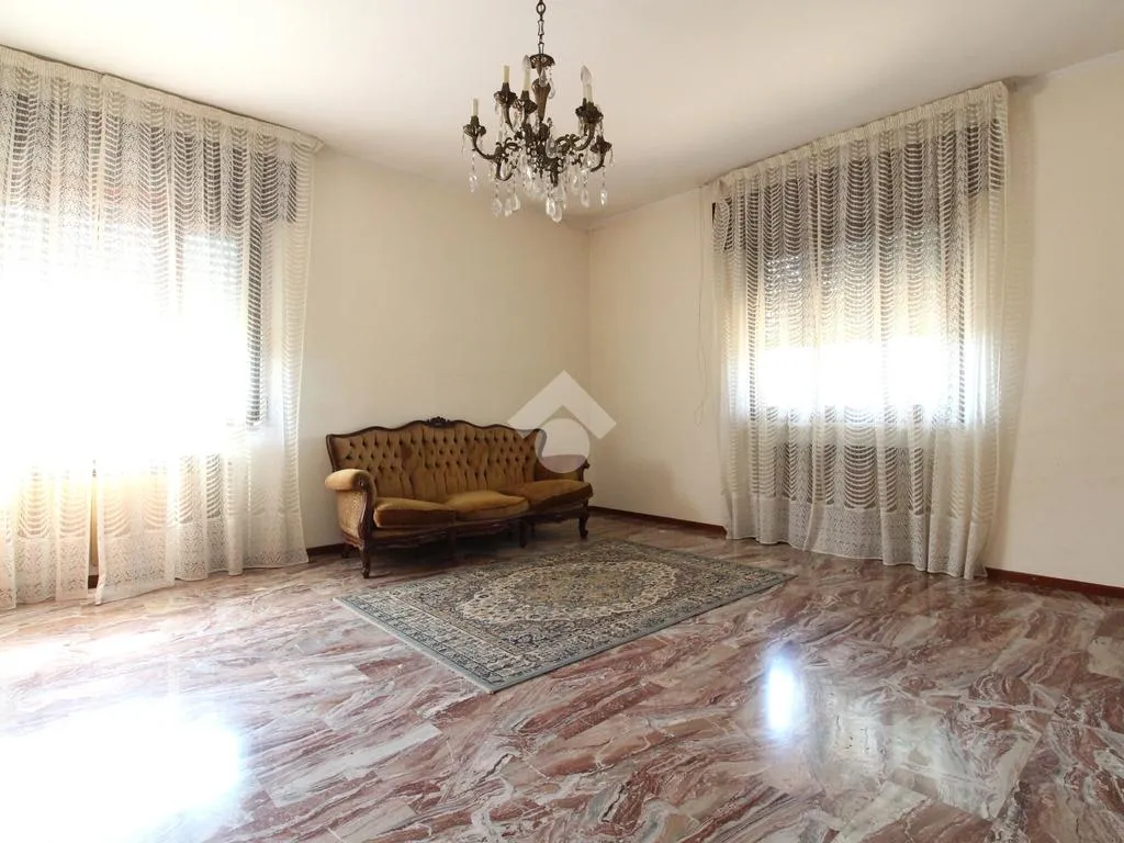 Elutuba - Independent House with Garden in Zermeghedo