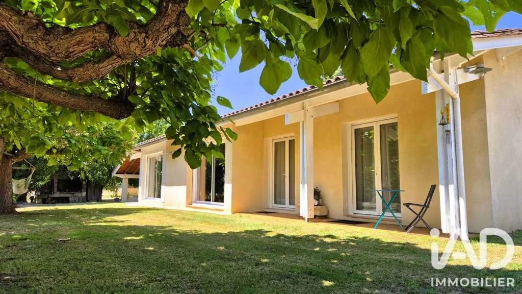 Jardin - Maison avec Piscine et Jardin à Sauveterre-de-Guyenne
