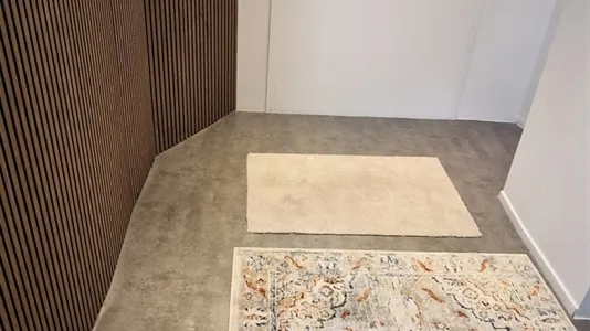 Hallway - Clinic with Corner Entrance in Valby