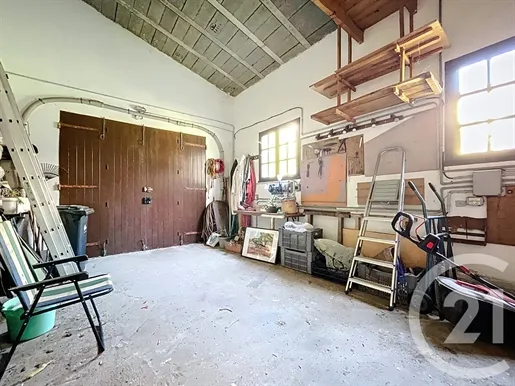 Garage - Villa Rénovée avec Atelier à Bagnols-sur-Cèze