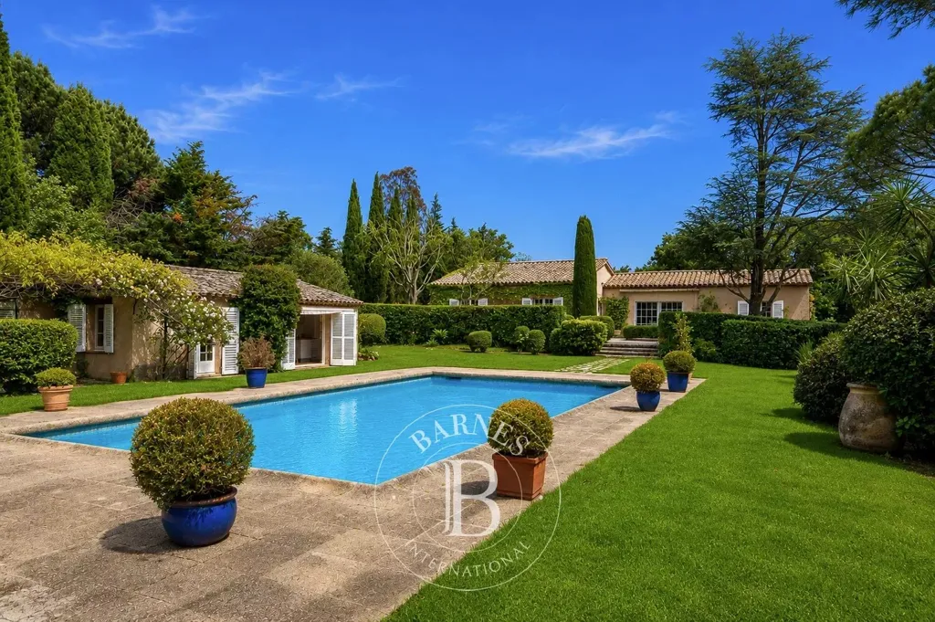 Piscine - Maison Provençale avec Piscine dans le Domaine Privé à Saint-Tropez