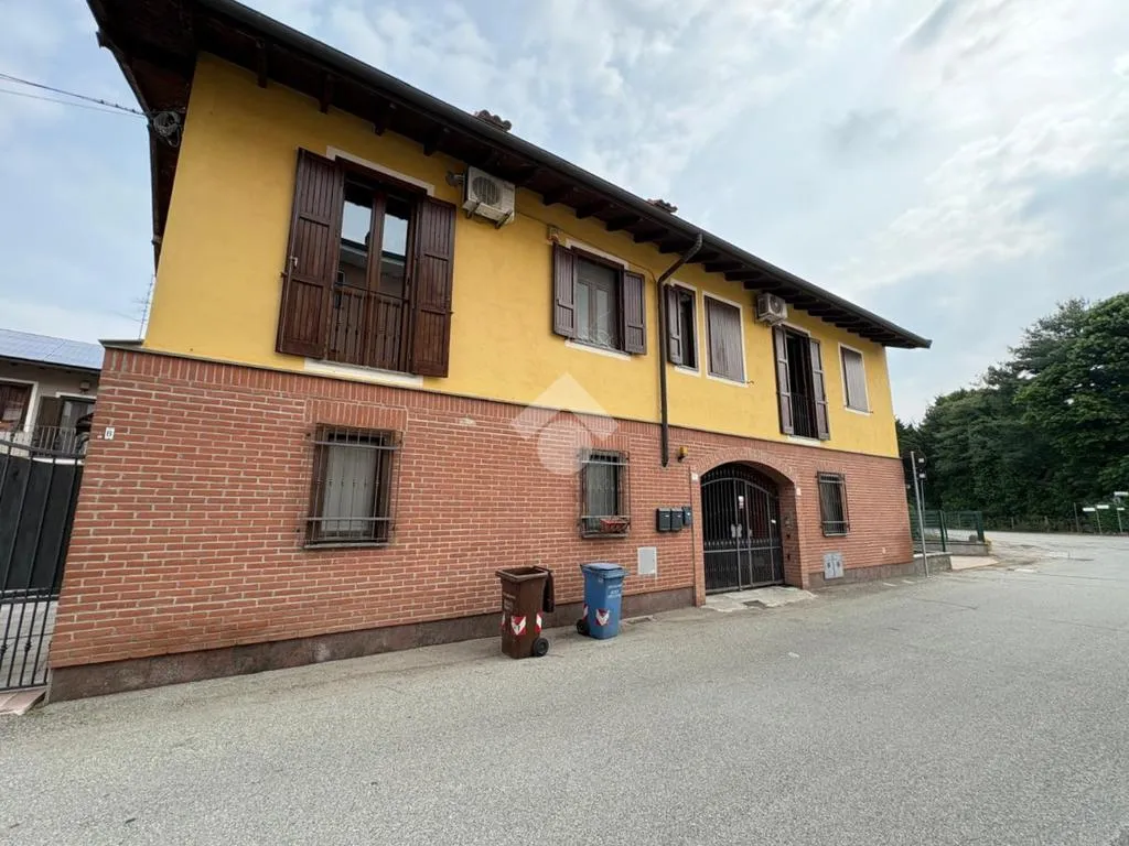 Exterior - Spacious 4-Bedroom Apartment in Sozzago