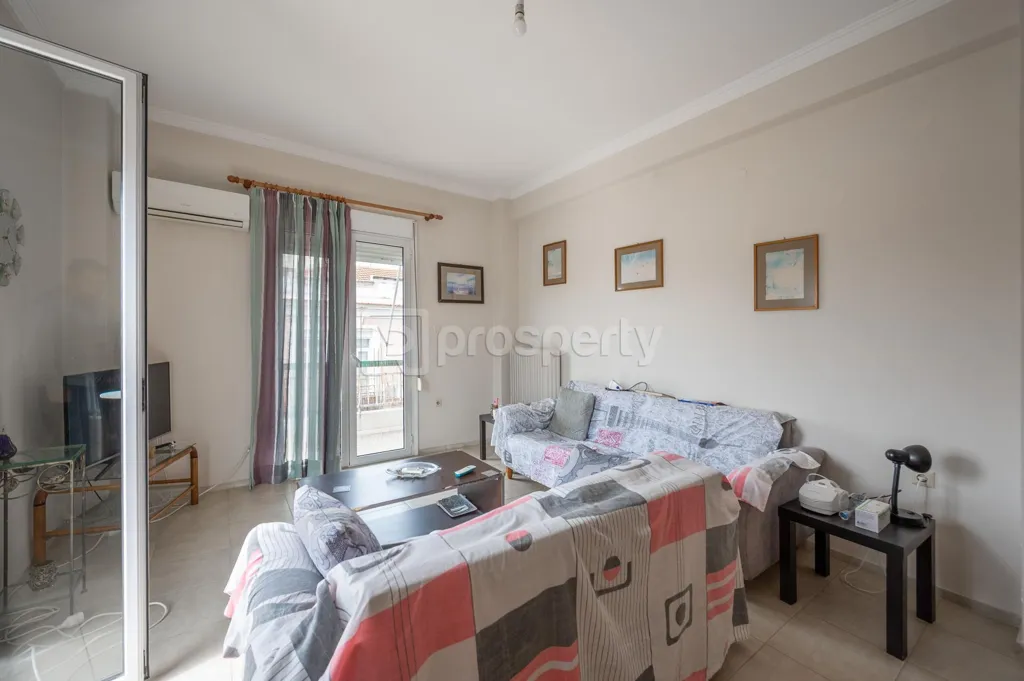 Elutuba - South-Facing Apartment with Balconies in Patra