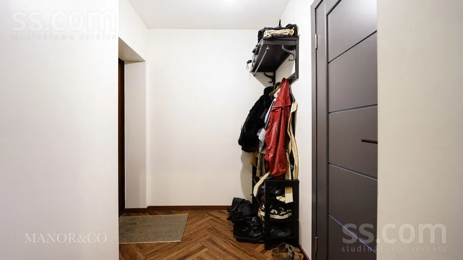 Entrée - Modernised Flat with Quiet Setting in Riga Centre