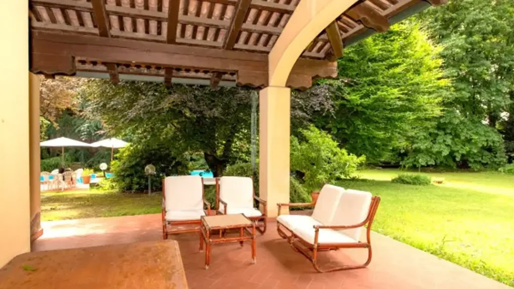 Terrasse - Luxury Villa with Pool in Cairate, Lombardy