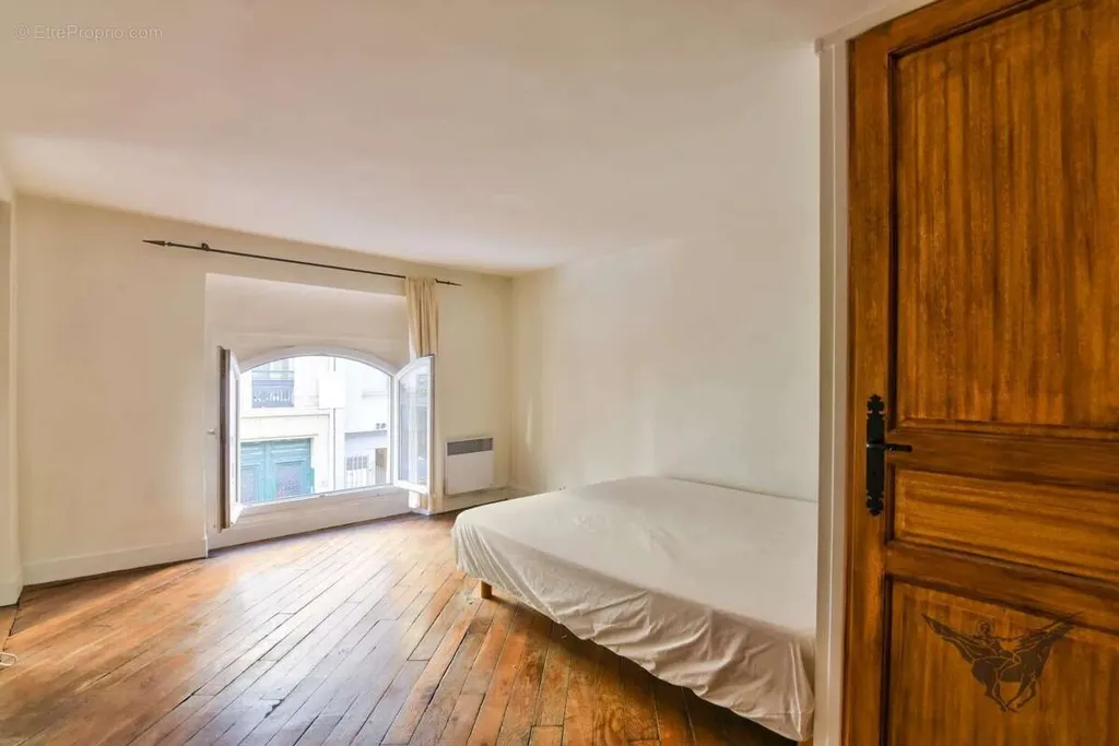 Chambres - Appartement Ancien avec Cuisine Ouverte 10ème Arrondissement