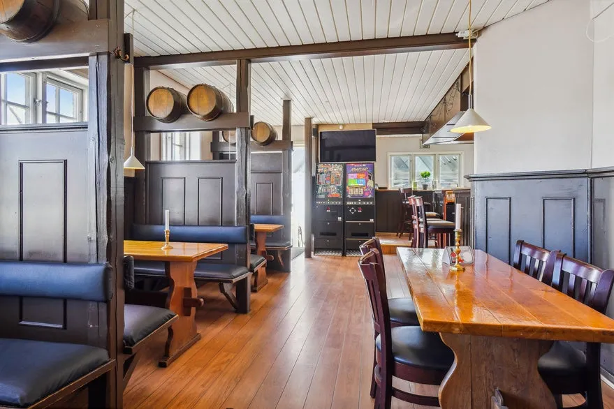Salle à manger - Mixed-Use Property with Garden in Tversted