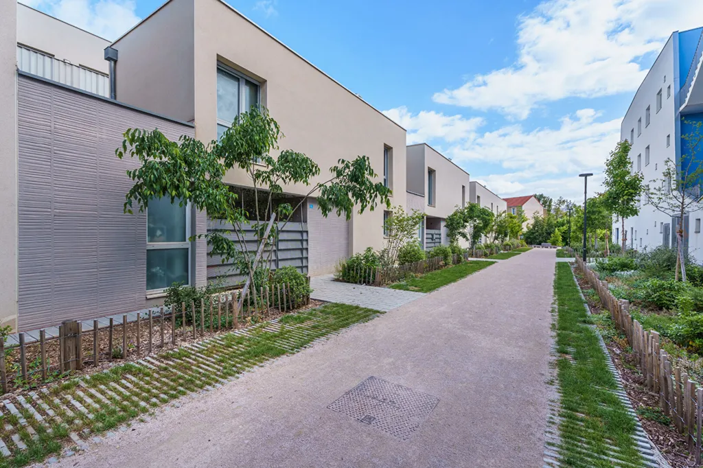 Extérieur - Maison Récemment Construite avec Jardin à Dijon