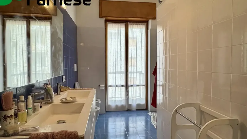 Salles de bain - Spacious Apartment in Piacenza's Historic Centre