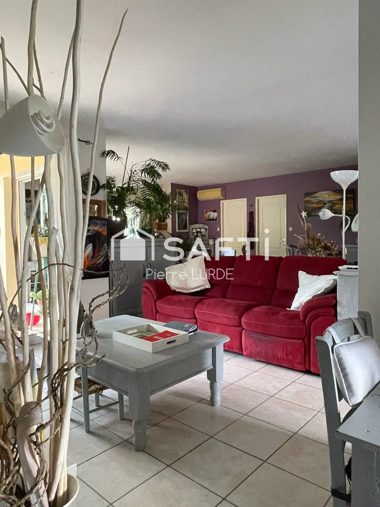 Séjour - Villa avec Piscine et Double Garage à Saint Nauphary