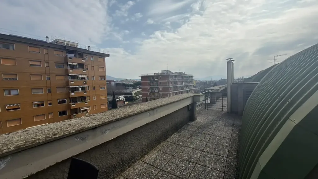 Balcon - Two-Level Apartment with Balcony in Florence