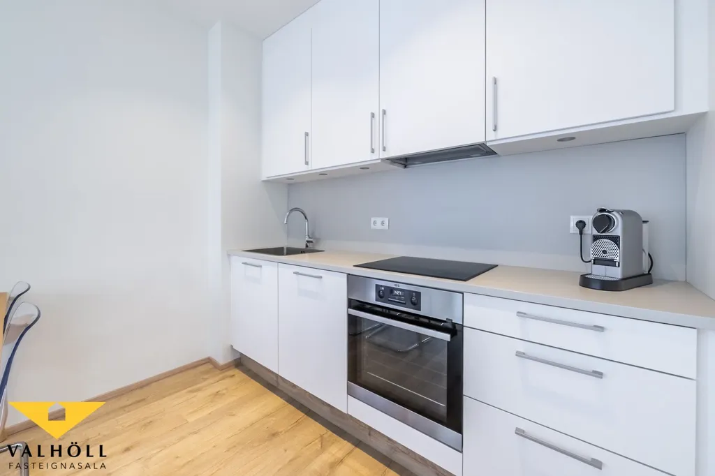 Köök - Modern Apartment with Balcony in Reykjavik
