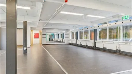 Pièces - Office Space with Parking near Birkerød Kongevej