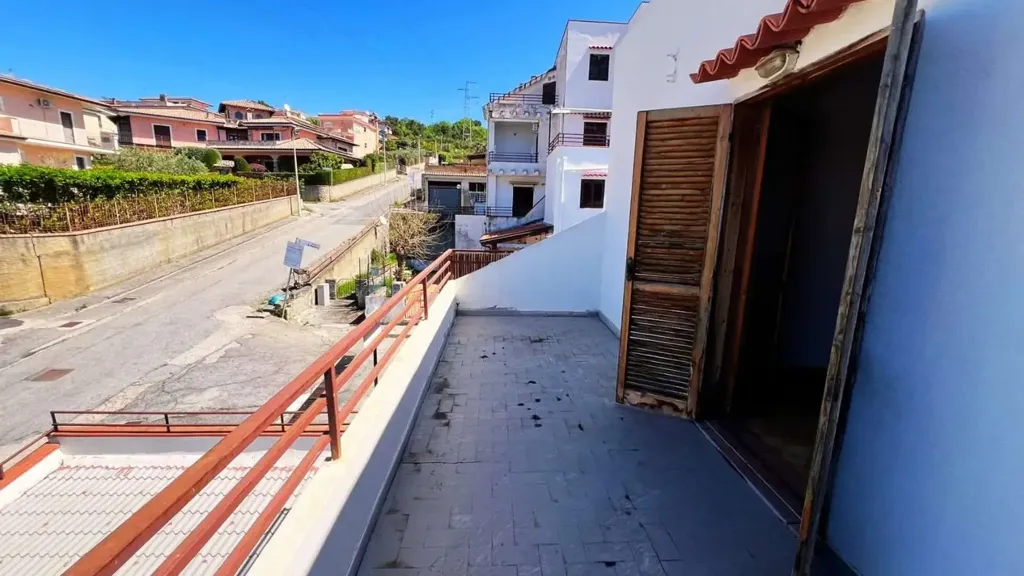 Rõdu - Panoramic Apartment with Balcony in Scalea