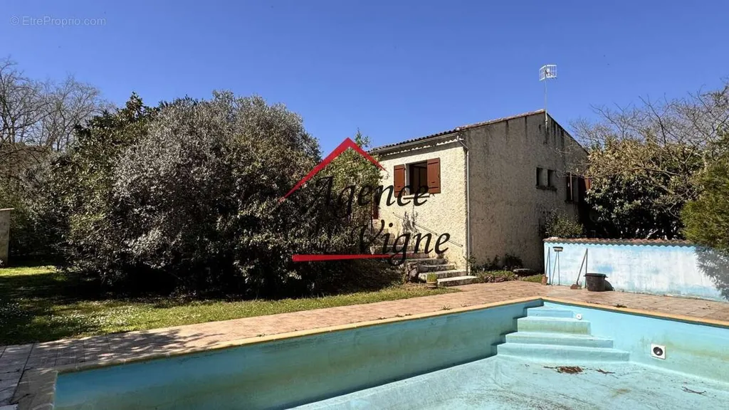 Piscine - Villa Indépendante avec Piscine près du Centre-Ville