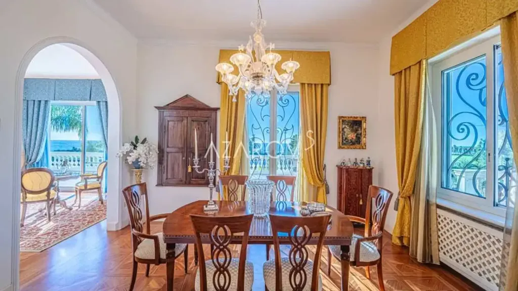 Salle à manger - Villa with Sea View in Sanremo