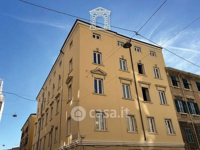 Välivaade - Retrofitted Triplex in Trieste