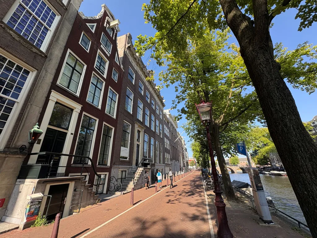 Välivaade - 17th-Century Canal-View Apartment in Amsterdam