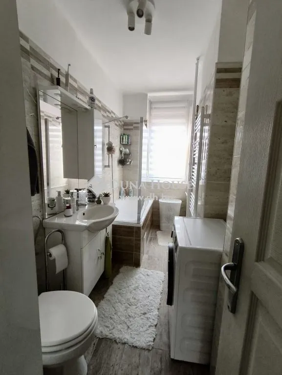 Salles de bain - Apartment with Balcony in Tatabánya