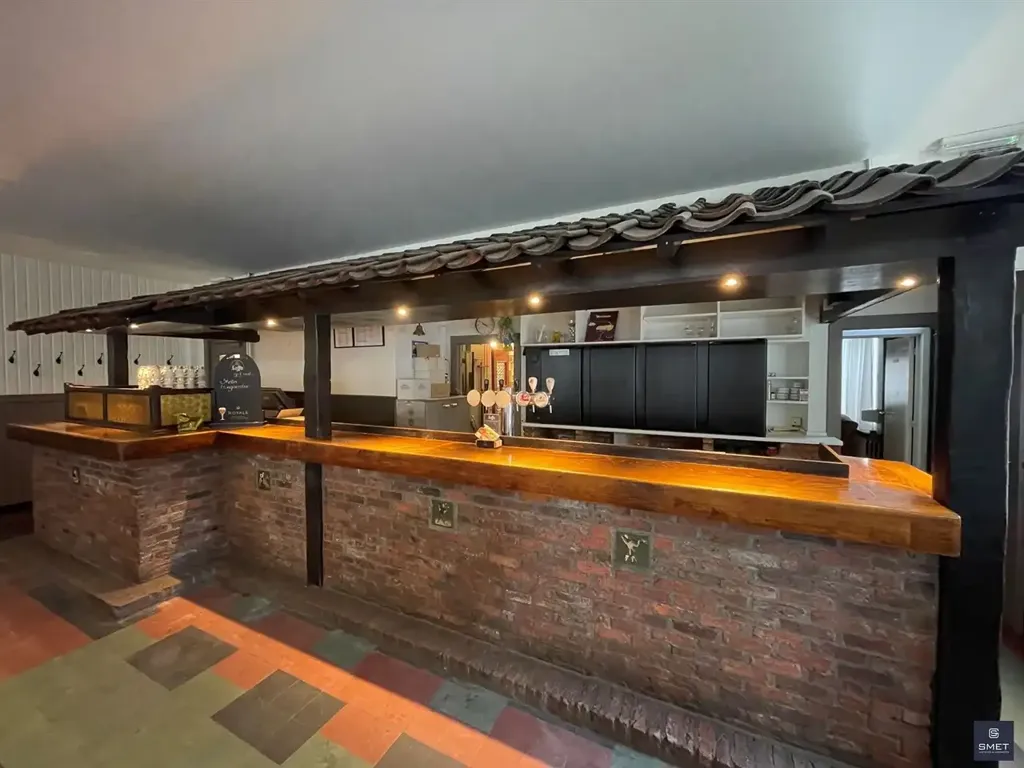 Stanze - Commercial Space with Potential in Top Location
