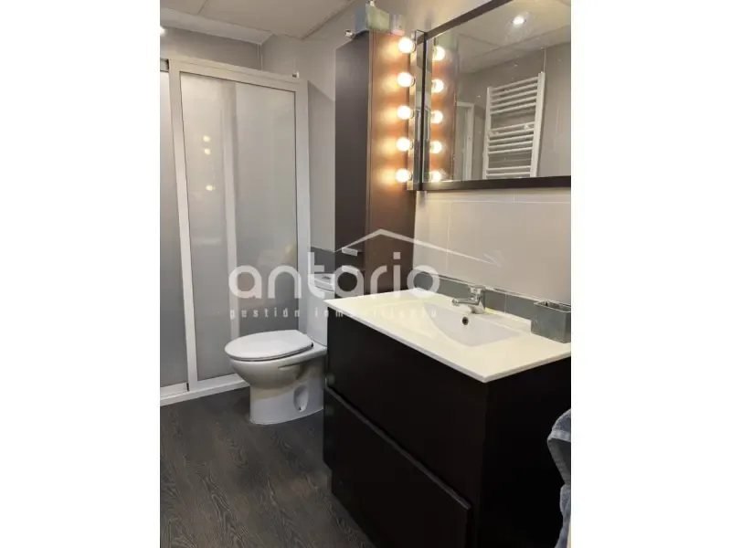 Bagni - Corner Flat with Large Windows in San Juan