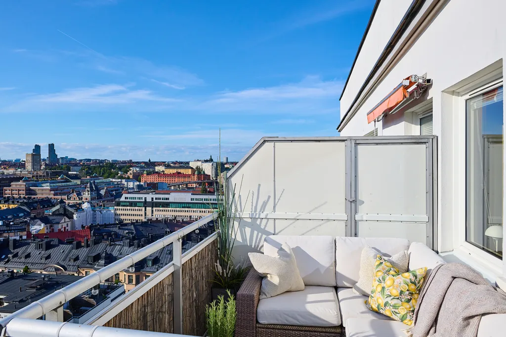 Balcone - Etage Flat with West-Facing Balcony in Stockholm
