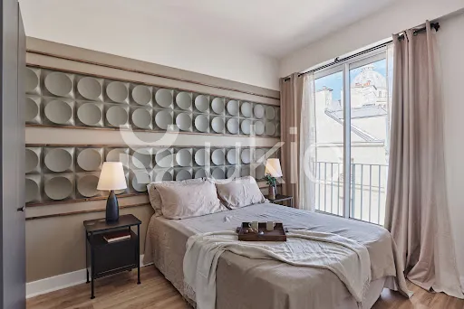 Bedrooms - Luxury Apartment with Central Heating in Paris 5th