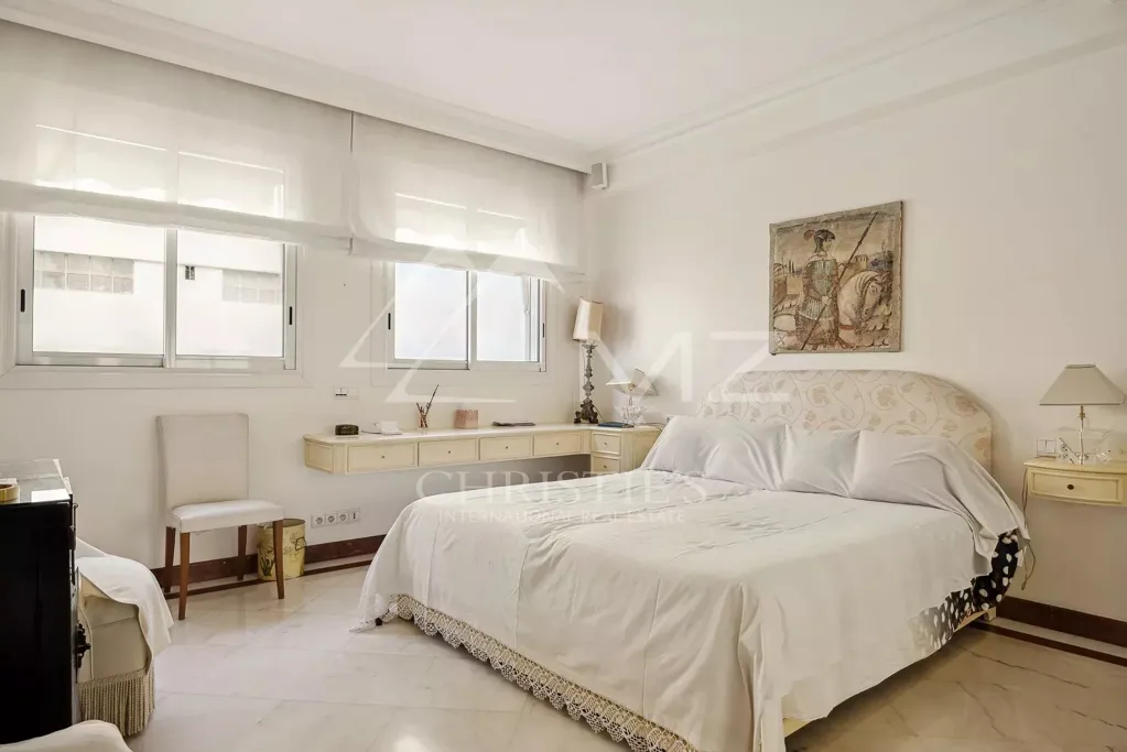 Magamistoad - High-Floor Apartment with Panoramic Sea View in Cannes