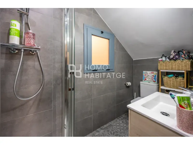 Salles de bain - Reformed Duplex with Terrace in Gràcia, Sabadell