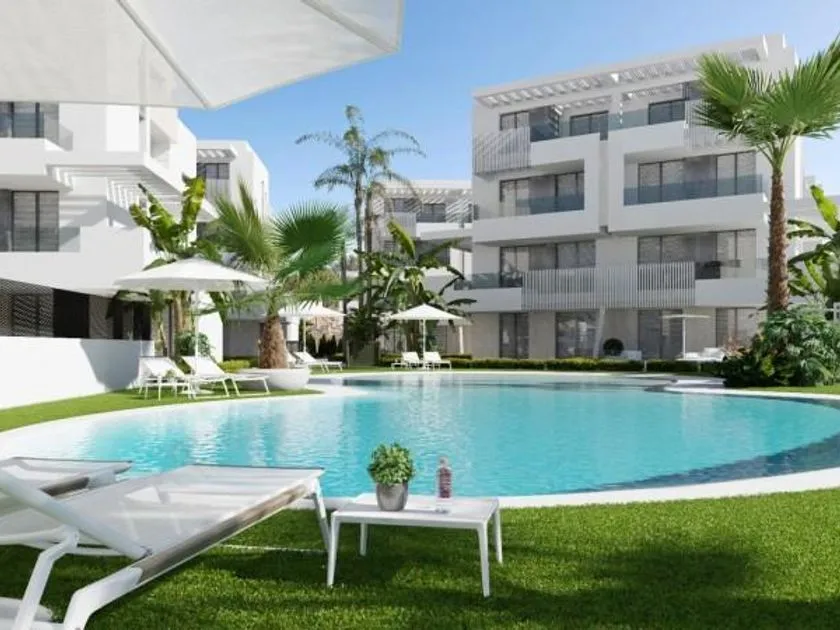 Piscina - Modern Apartment with Golf Resort Access in Murcia