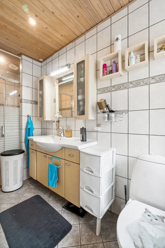 Bathrooms - Villa with Play Area near Give
