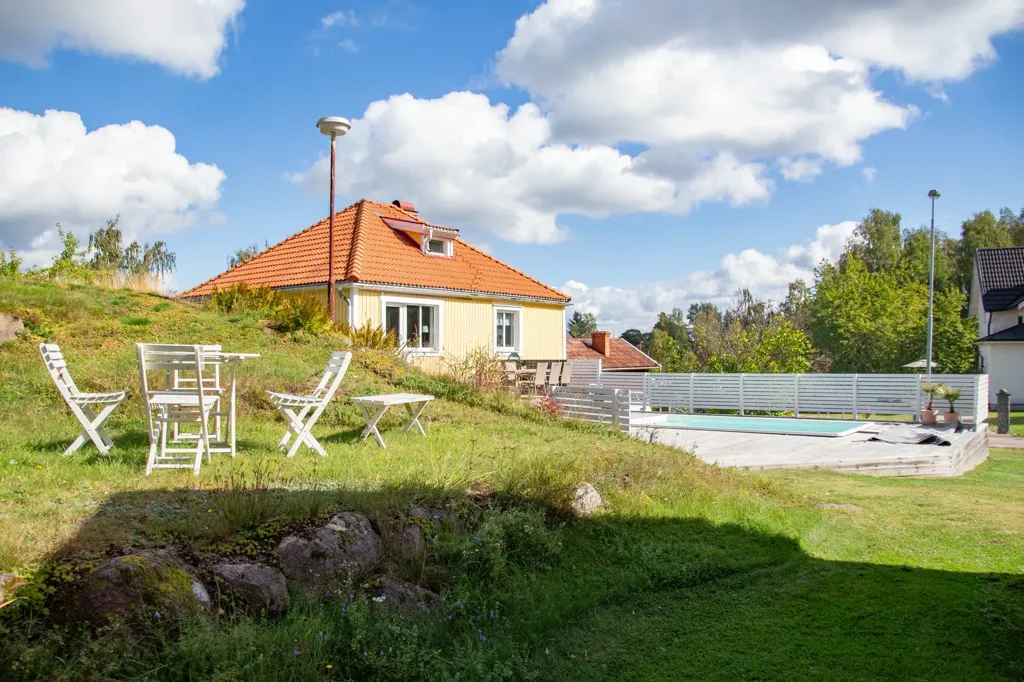 Piscina - 1930s Villa with Pool in Sommen, Jönköping