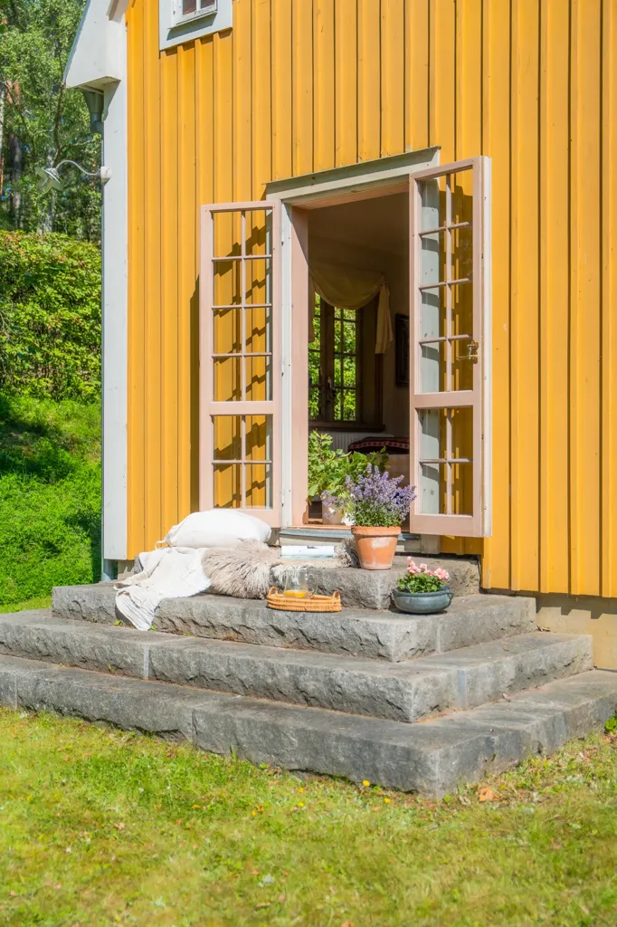 Terrasse - Historic House with River View in Södermanland