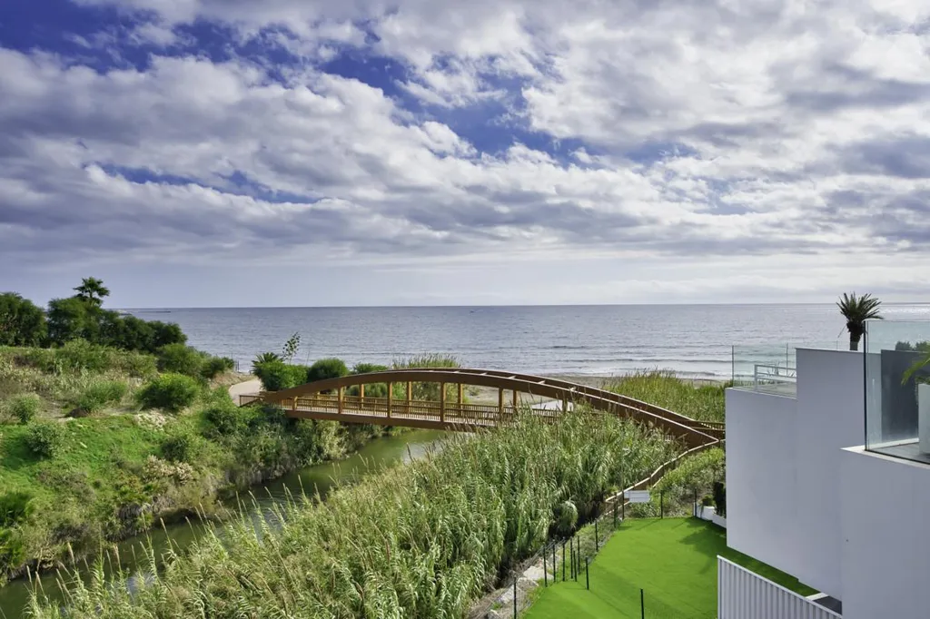Terrazza - Contemporary Beachfront House in Estepona